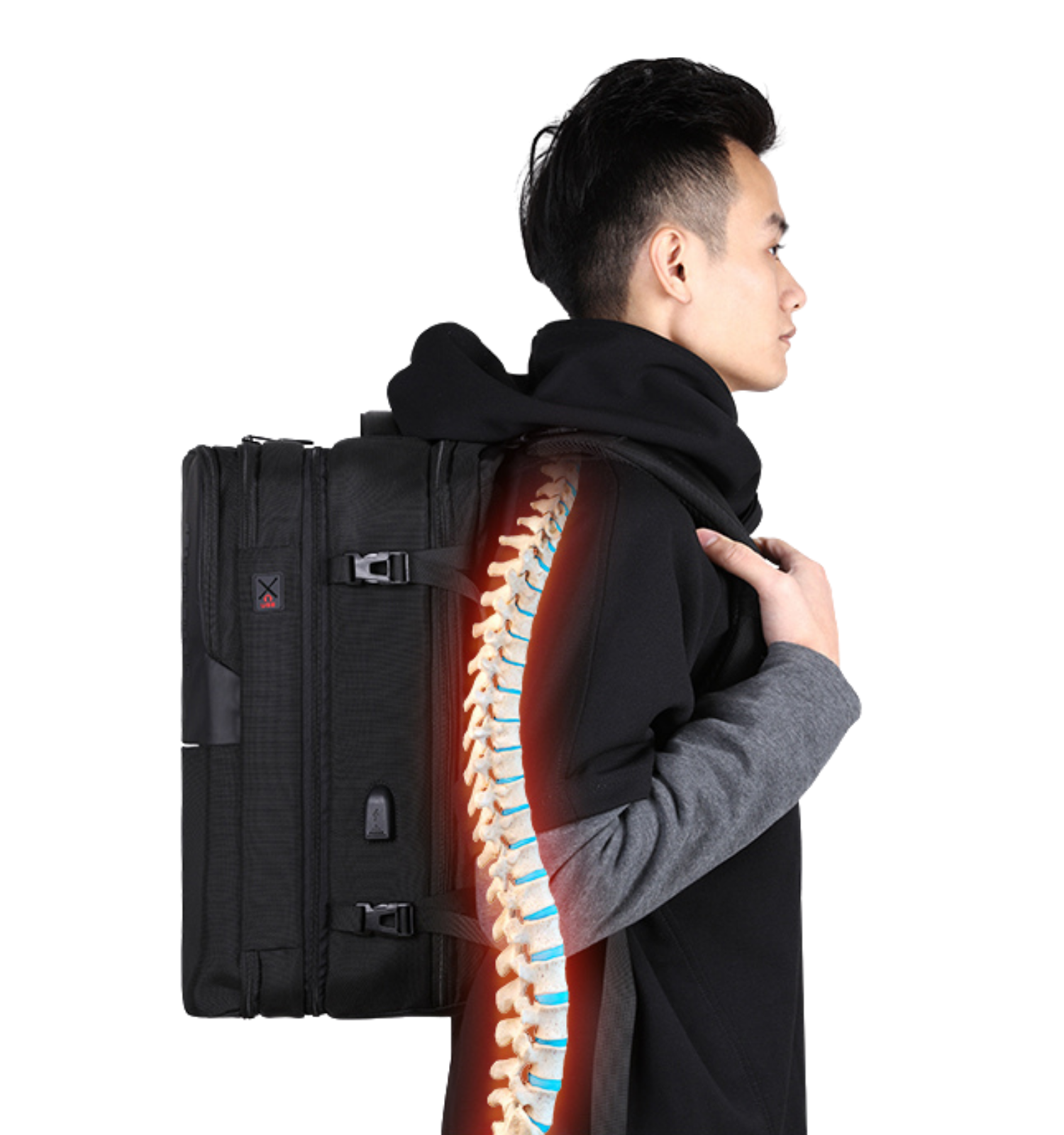 Person mit ergonomischem Rucksack in aufrechter Körperhaltung mit gleichmäßiger Gewichtsverteilung zur Entlastung der Wirbelsäule
