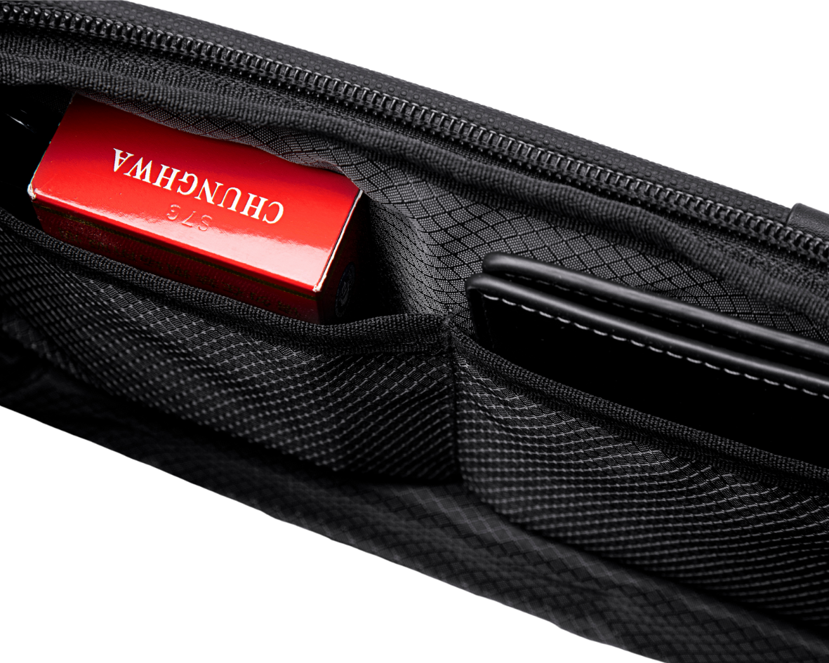 Innenliegendes Netzfach der Crossbody Whizy – ideal für Handy, Geldbörse oder kleine Utensilien