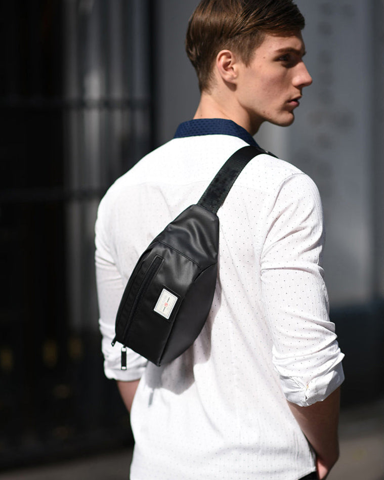 Crossbody Bag Drifty von SC-Bag im Freizeit-Look getragen