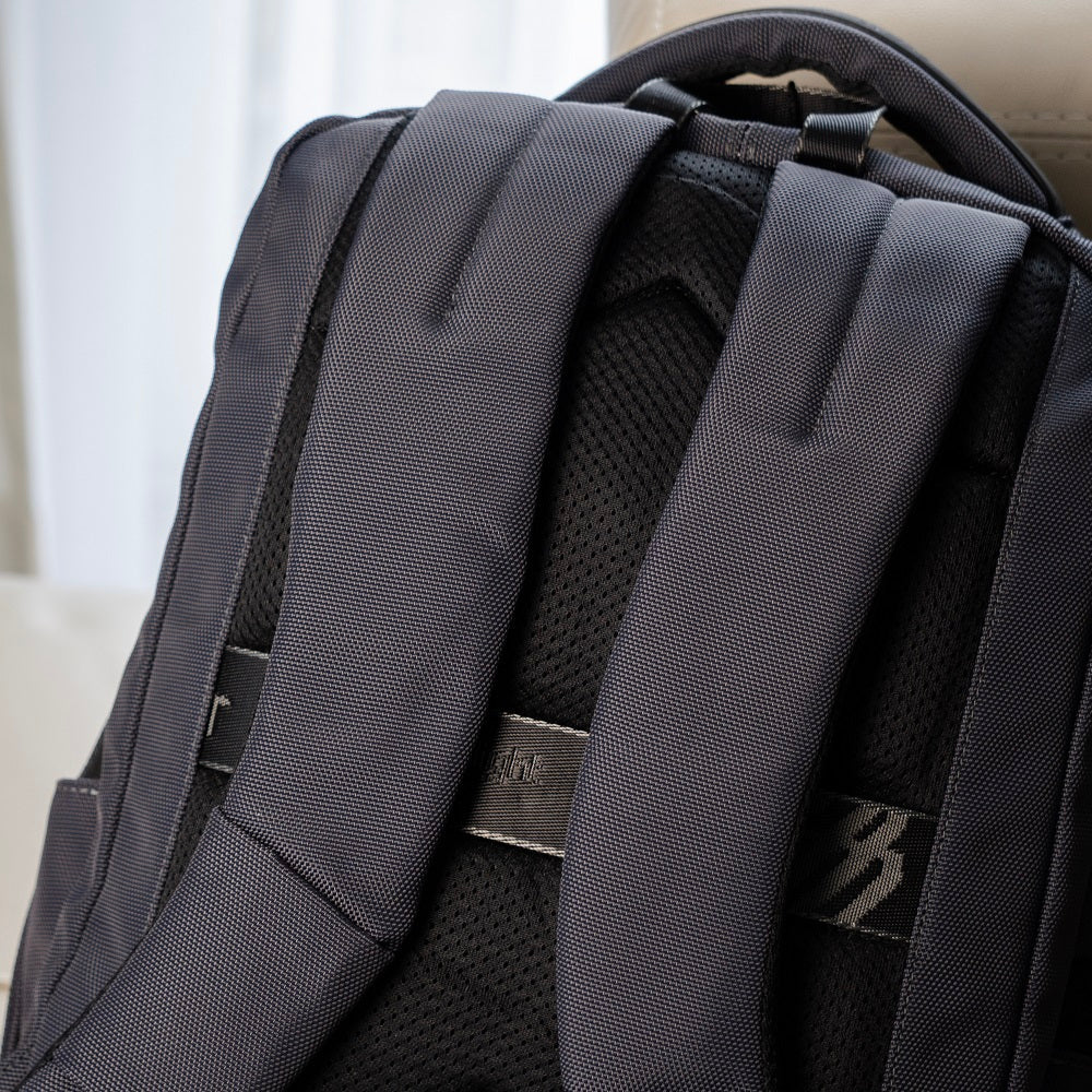 Ergonomischer Laptop Rucksack mit gepolsterten Trägern für angenehmen Tragekomfort bei Arbeit und Reisen