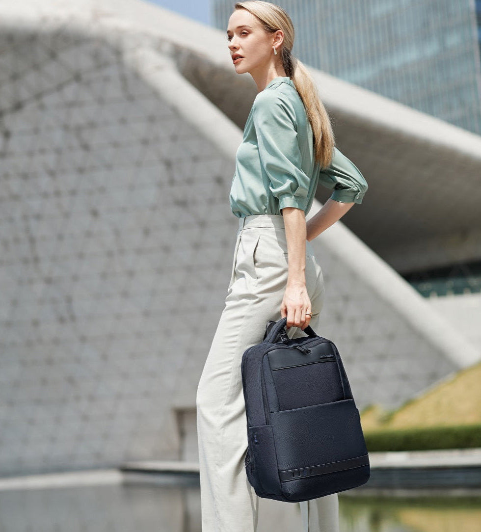 Innenfächer ClassicTech Rucksack mit USB-Anschluss und Laptopfach