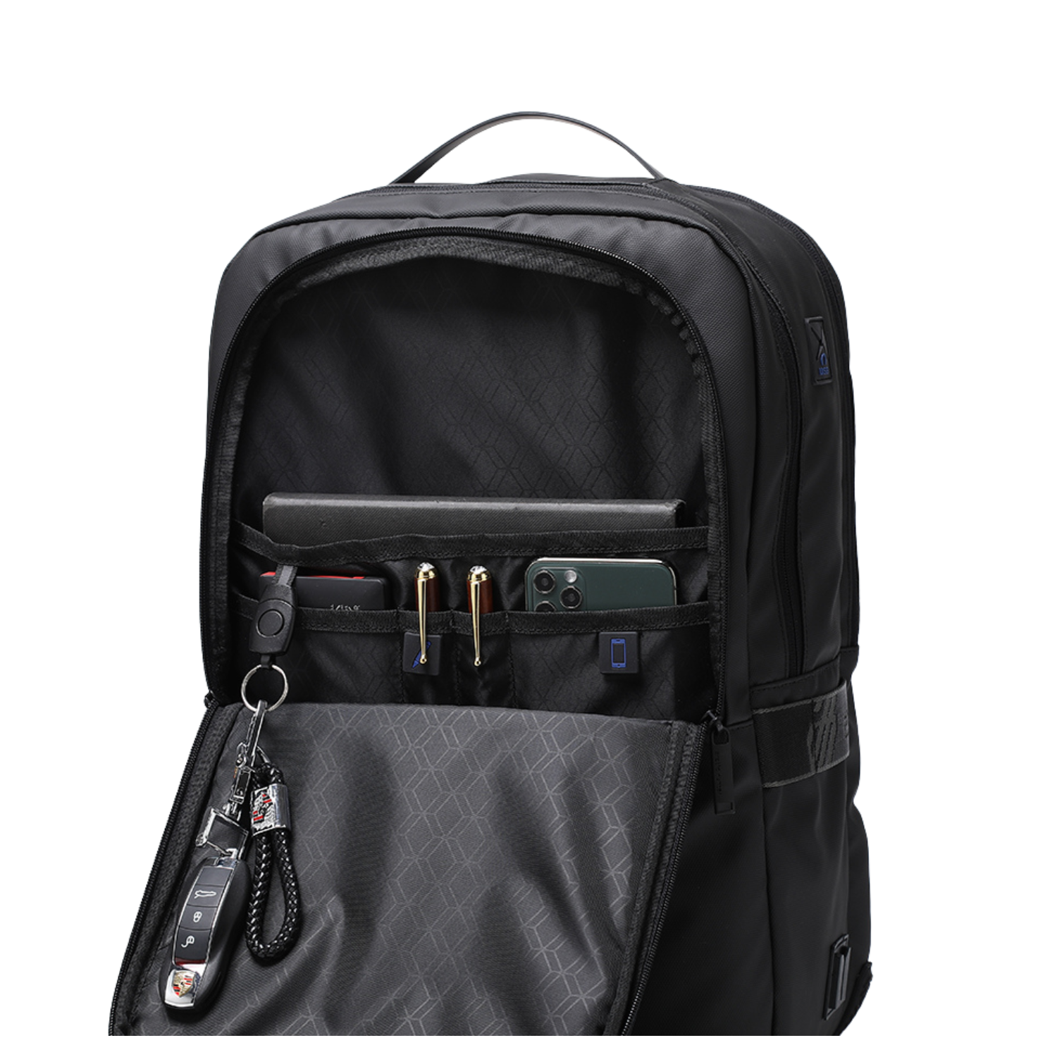 Organizer-Fach des Travelmate Herrenrucksacks mit durchdachter Aufteilung für Zubehör, Kabel und Alltagsgegenstände