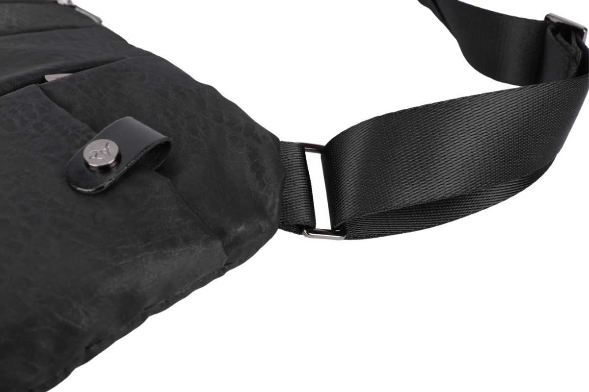 Detailaufnahme der Umhängetasche VertoXB von Arctic Hunter mit Schultergurt – ergonomisches Design für optimale Passform und angenehmen Tragekomfort im Alltag und unterwegs.
