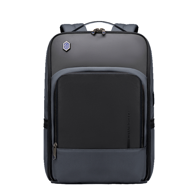 Frontansicht des Arctic Hunter Travel Chic Business-Rucksacks in elegantem Grau mit dezentem Logo-Branding.