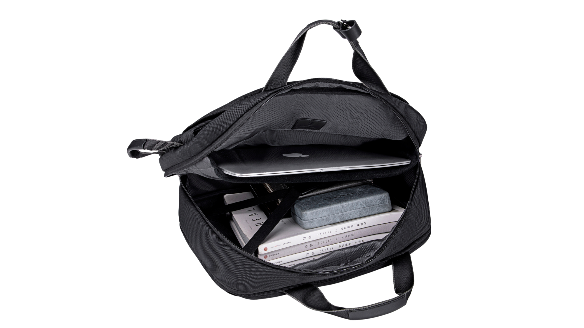 Schwarze Business-Tasche ordentlich gepackt mit Laptop, Büchern und Essentials – ideale Organisation für Pendler und Büro