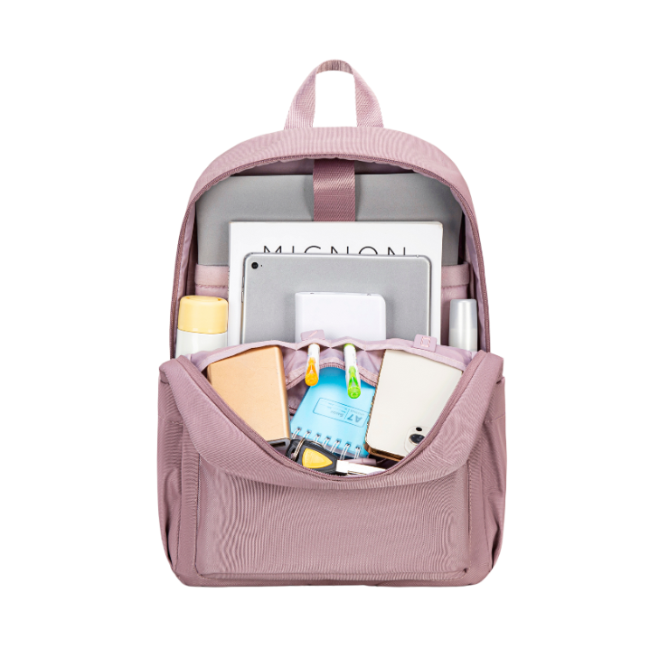 Offenes Hauptfach des Chantria Damenrucksacks mit gepolstertem Laptopfach, Tablet, Organizer-Fächern und Alltagsutensilien – übersichtlich und sicher verstaut