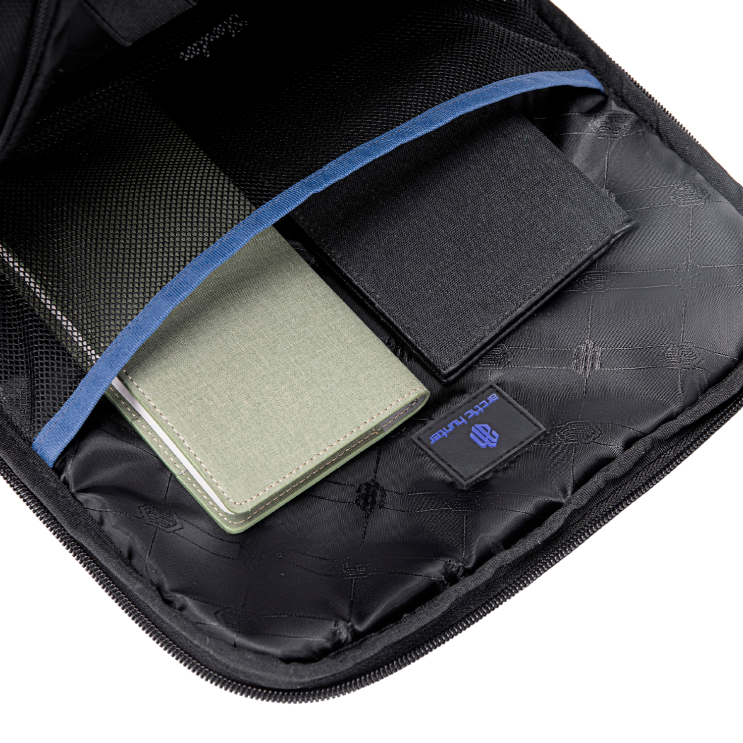ClassicTech Rucksack mit Netzfach innen – Kabel, Ladegeräte und Zubehör ordentlich verstaut.