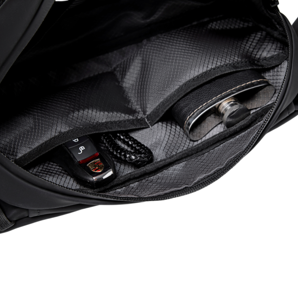 Organizerfach der Arctic Pro X Crossbody Tasche mit Schlüsselhalter und Fächern für Kleinteile