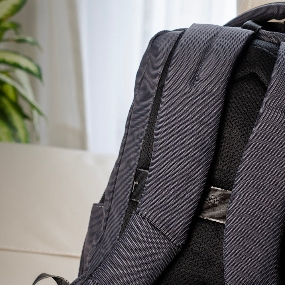 Detailaufnahme eines modernen Rucksacks von SC-Bag mit hochwertiger Verarbeitung und robustem, langlebigem Material für den täglichen Gebrauch.