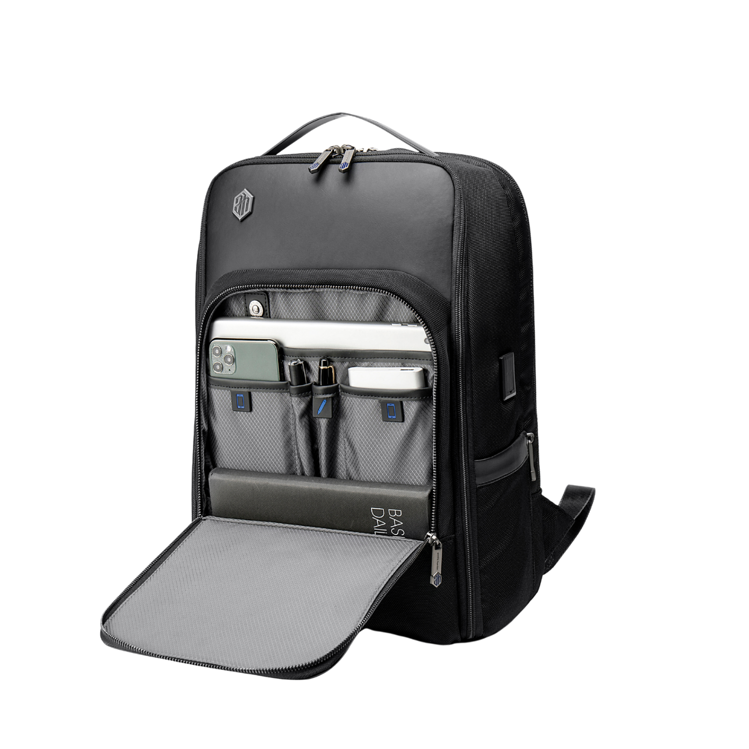 Geöffneter Rucksack mit Laptopfach und übersichtlichem Innenraum